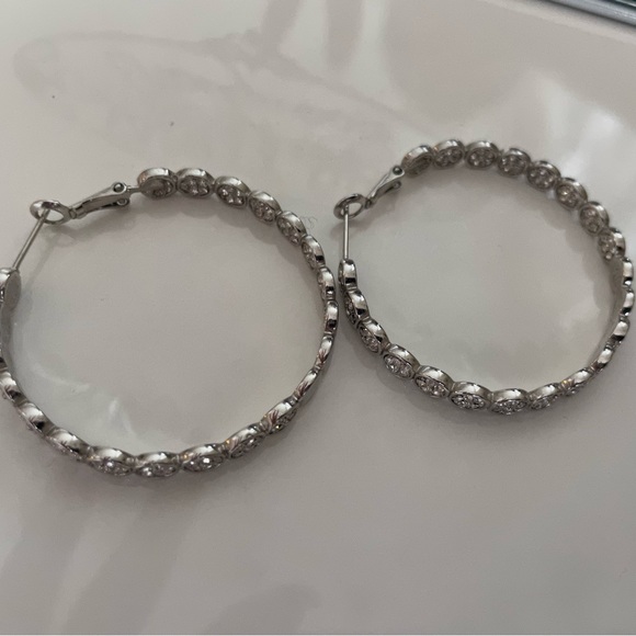 Gorgeous silver diamond studded chic hoop earrings 😍